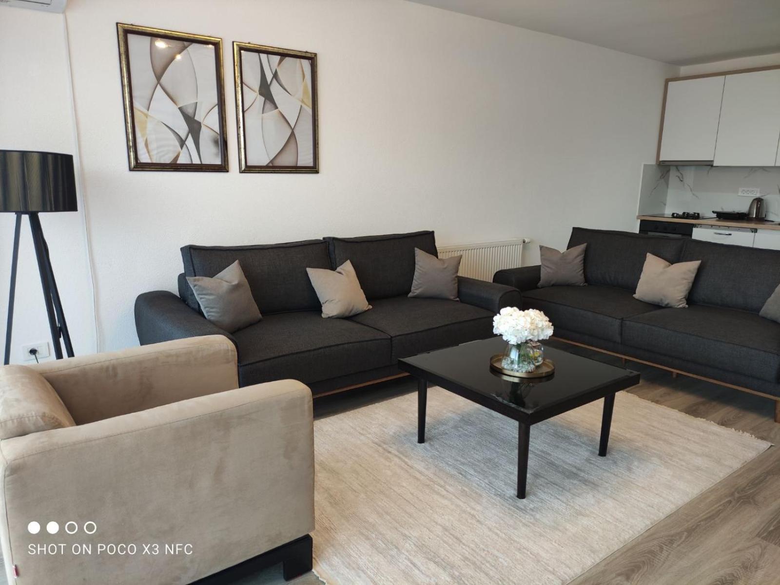 Apartment Prizreni-Free Private Parking Εξωτερικό φωτογραφία
