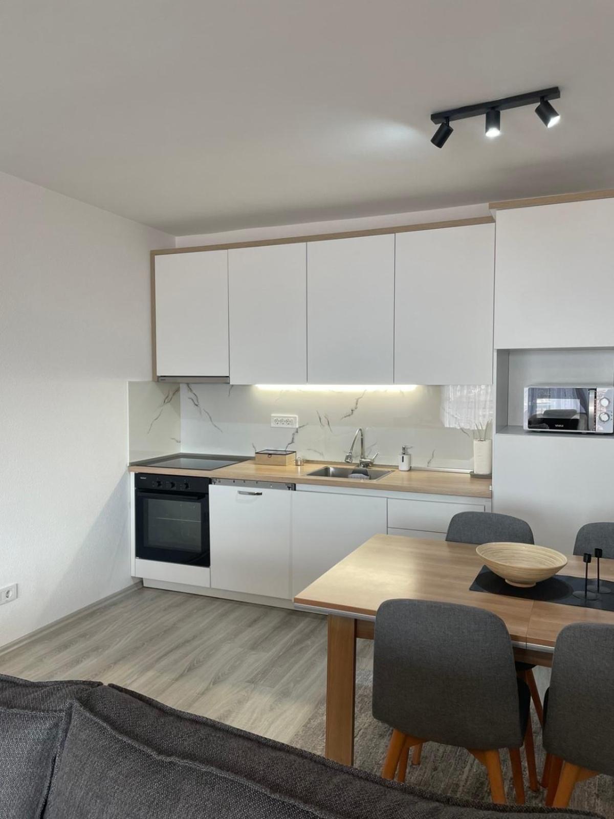 Apartment Prizreni-Free Private Parking Εξωτερικό φωτογραφία